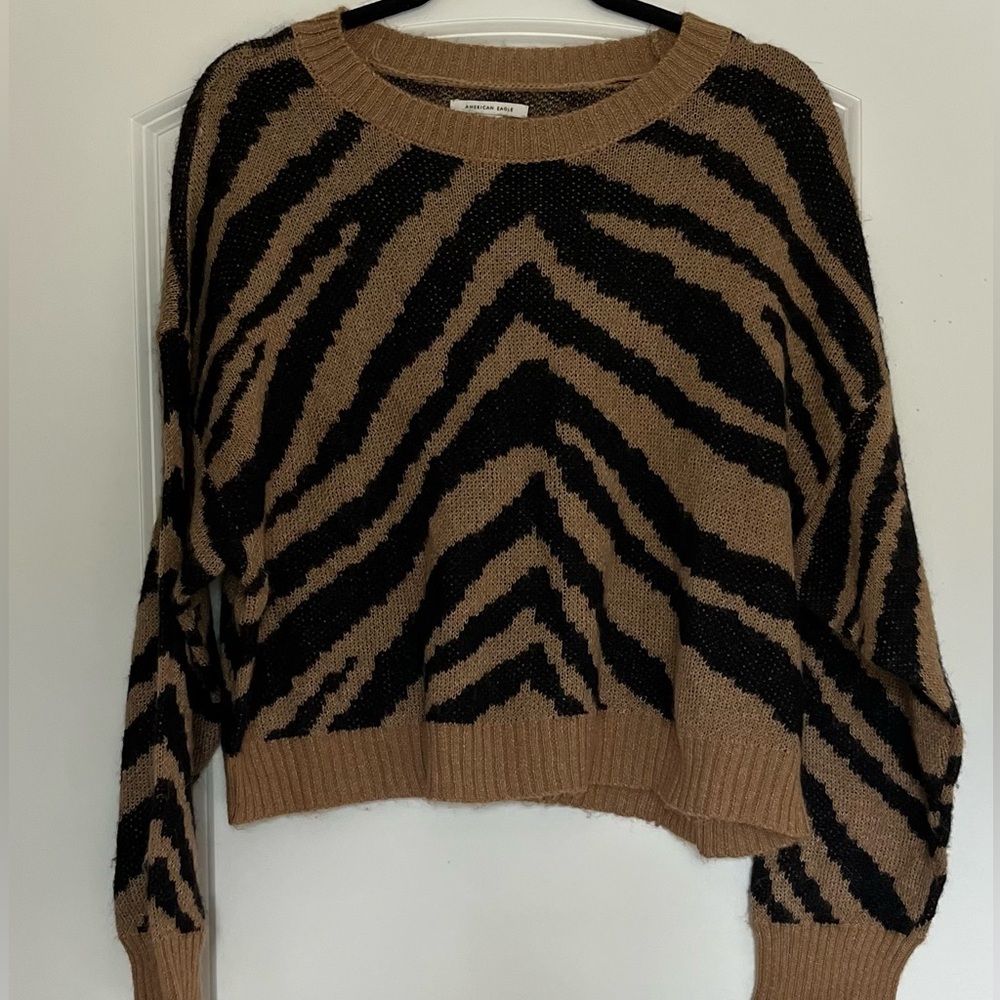 American Eagle Sweater Cropped Tan Black Tiger Animal Print Soft Wool Blend Sz M - Picture 2 of 6